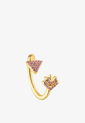 Fascia d'anello d'oro aperta alle estremità con forme triangolari e a punta di freccia decorate con pietre preziose rosa su ciascuna estremità.