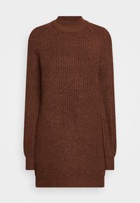 Brun stickad klänning med hög krage, ribbad textur, långa raglanärmar och rak skärning.