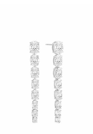 Lange sølvøreringe med en række klare, runde cubic zirconia sten, der gradvist bliver mindre fra top til bund.