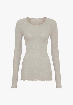 Ljust grå långärmad topp med rund nacke, tillverkad av mjukt tyg. Har en scallopad kant och en figurnära design.