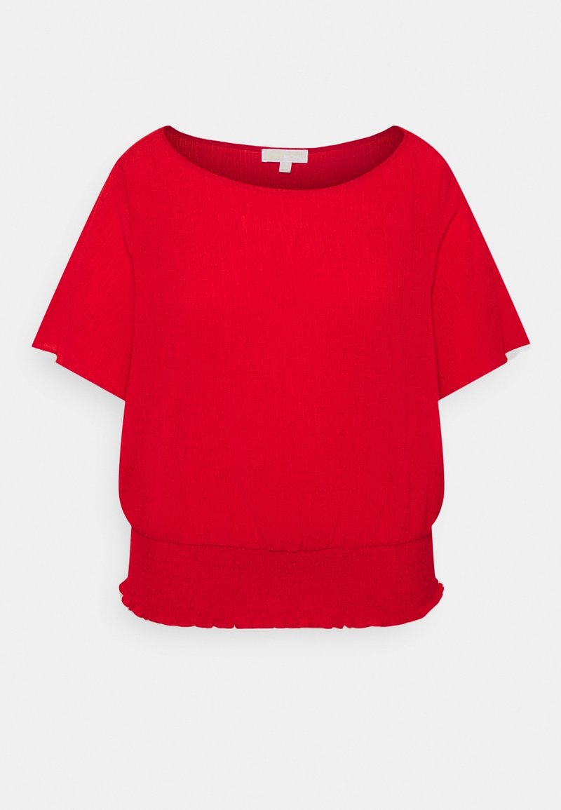 Blouse rouge à manches courtes avec un col rond et un ourlet élastique froncé à la taille sur un fond uni.