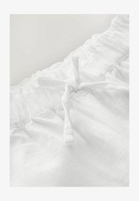 Non sélectionné, white