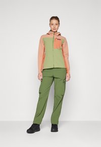 Patagonia CROSSSTRATA HOODY - Lauko striukė - buckhorn green
