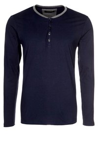 Mörkblå långärmad henley-tröja med grå krage, med knäppning fram och ribbade ärmslut. Mjuk tygkvalitet med slät textur.