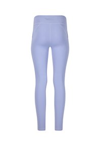 Ljuslila leggings med hög midja, slät textur och kontrasterande sömnadsdetaljer, designade för komfort och flexibilitet.