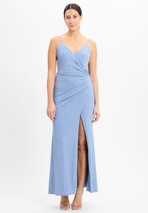 Abito blu senza maniche con scollo a V, design avvolgente, arricciatura in vita e spacco alto fino alla coscia; realizzato in un tessuto lucido e testurizzato.