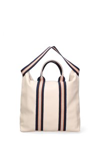 Borsa in pelle di colore crema con strisce blu scuro e arancioni. Presenta doppi manici superiori e un design spazioso e strutturato.