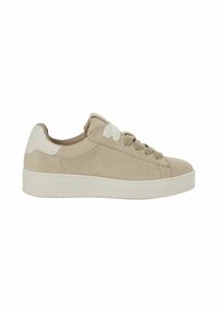 Sneaker in suede beige con suola bianca liscia, punta arrotondata, parte anteriore con lacci texture e design minimalista. Accentuato da dettagli grigio chiaro.