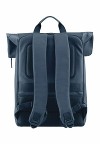 Zaino a tracolla in dark blue con spallacci imbottiti, dettagli in rete, chiusura con zip e una robusta maniglia superiore per il trasporto.