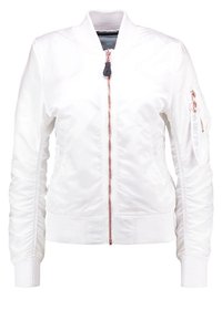 Witte bomberjas gemaakt van glanzende nylon, met een rits aan de voorkant, geribbelde manchetten en zoom, een zijzak en roségouden beslag.