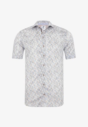 Korte mouw knoopshirt in lichtblauw met een geometrisch patroon in crème, bruin en blauwe tinten; heeft een puntige kraag en bruine knopen.