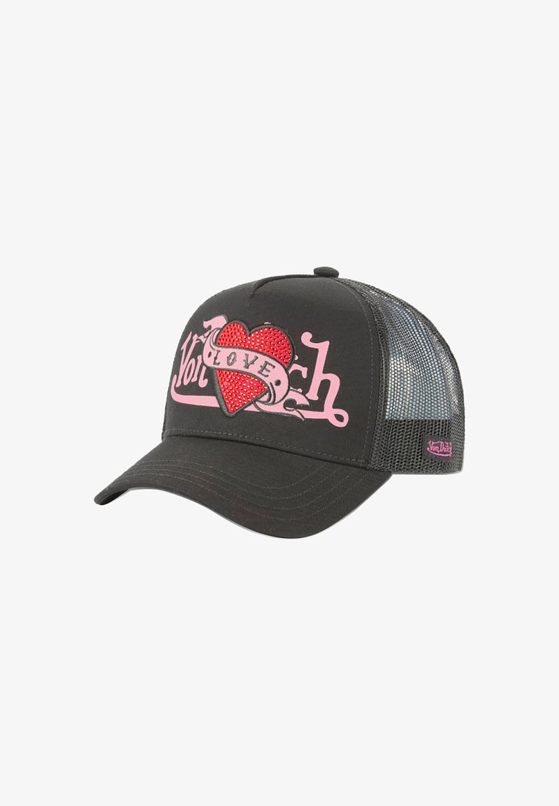 Gorra trucker de malla negra con el texto "Von Dutch" en rosa, un corazón de rhinestone rojo y una pancarta de "LOVE" en el panel frontal.