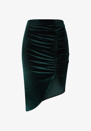 Grøn fløjlsnederdel med rynker på den ene side, asymmetrisk kant og slids for nem bevægelse. Blød tekstur og elegant design.