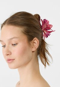 Stradivarius Pripomoček za oblikovanje las - pink