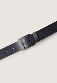 Navy leather belt with a matte black metal buckle, featuring a smooth texture and multiple adjustable holes. Classic design with a tapered end.