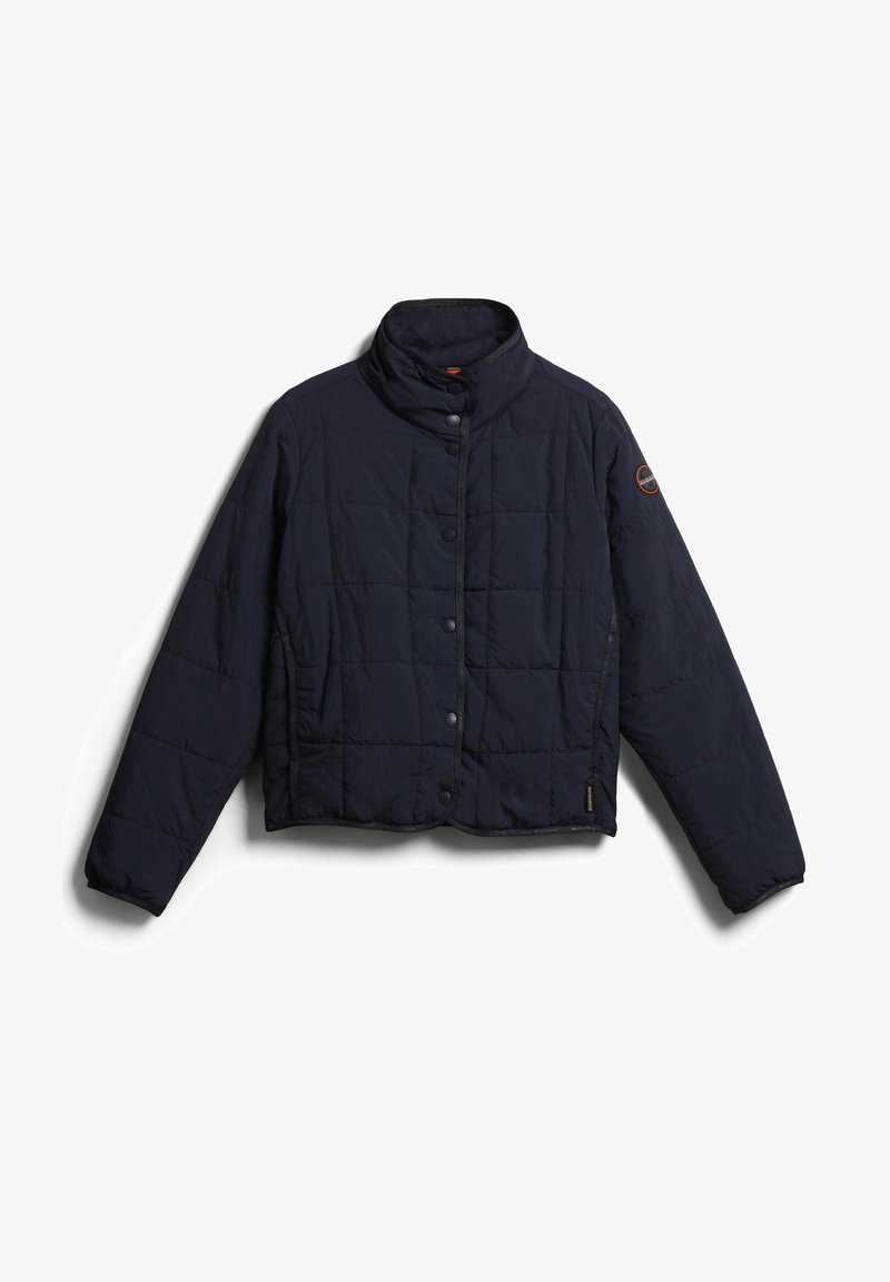 Chaqueta acolchada en azul marino con un cuello alto, cierres a presión en la parte delantera y bolsillos laterales. Presenta una tela suave y un diseño corto.
