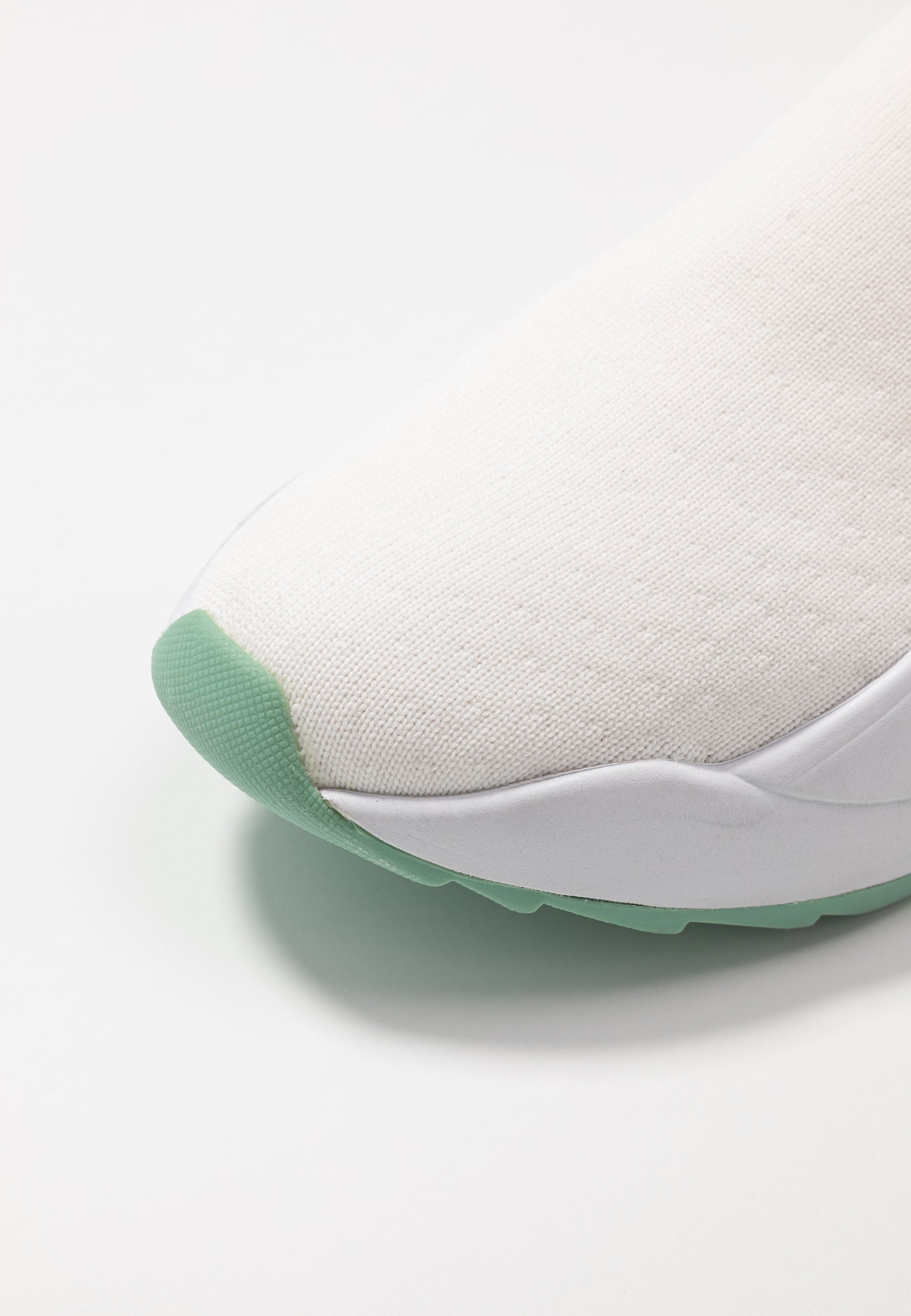 MOMENTS Slip ins white MOMENTS Slip ins white