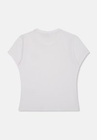 Witte, aansluitende t-shirt met korte mouwen, ronde halslijn en zachte katoen. Minimalistisch ontwerp, geen patronen of zichtbare accessoires.