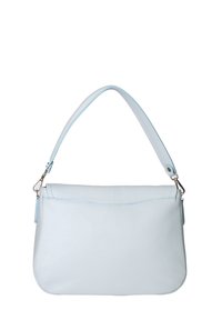 Borsa a tracolla in pelle blu chiaro con superficie testurizzata, forma rettangolare e un manico curvo singolo. Presenta una cucitura minimale e accessori metallici.