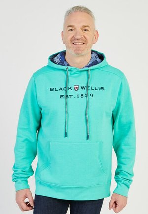 Sweat à capuche turquoise avec une poche avant, fermeture à cordon, et doublure à motifs à l'intérieur de la capuche. Le texte indique "BLACK WELLI'S EST. 1899."