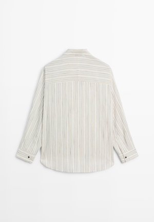 Gestreiftes Langarmshirt in hellen Farben mit vertikalen Linien. Das Material ist leicht, mit einem Standardkragen und knöpfbaren Manschetten.