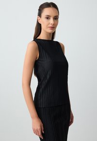 Jimmy Key Top - black