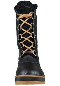 Czarne wodoodporne buty z gumowym dołem, tekstylną cholewką, brązowymi sznurówkami i sztucznym futrem wokół kołnierza. Posiadają metalowe oczka i teksturowane wzory.