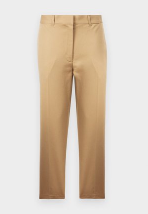 Calças bege com um design de perna reta, feitas de um tecido suave. Apresentam uma fecho éclair e passadores para cinto, sem padrões ou detalhes visíveis.