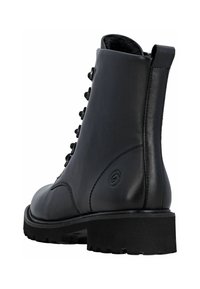 Bottines en cuir noir à bout rond, avec un laçage à l'avant et une languette texturée, dotées d'une semelle en caoutchouc noir épaisse et d'un détail logo discret.