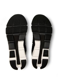 On CLOUDFLYER 4  - Laufschuh Straße - black white