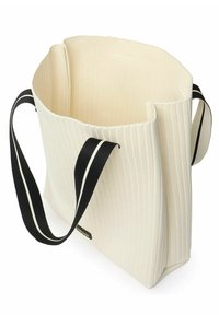 Borsa tote in tessuto bianco a coste con un'ampia apertura, manici a righe bianche e nere, e un interno textured. Nessun hardware o accessori visibili.