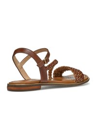 Sandale en cuir marron avec un design supérieur tressé, sangle de cheville avec boucle et semelle plate avec un léger talon. Semelle intérieure texturée.