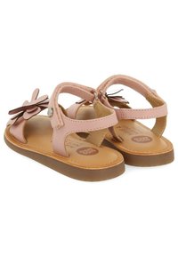 Roze leren sandalen met bloemaccenten, verstelbare banden en een tan gekussioneerde binnenzool. Bruine rubberen outsole. Ontworpen voor comfort en ondersteuning.