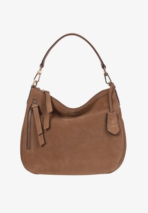 Sac à épaule en daim marron avec une forme arrondie. Comprend une fermeture éclair supérieure, une poche zippée sur le côté et une étiquette décorative avec le logo.