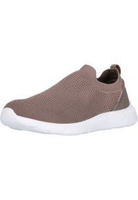 Braune Slipper mit einem strukturierten, gestrickten Obermaterial, weißer Gummisohle und einer Rückenschlaufe für ein einfaches An- und Ausziehen. Einfaches Design, keine sichtbaren Schnürsenkel.