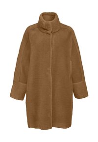 Manteau en fourrure beige avec un col haut, des manches longues et une coupe décontractée. Présente une texture douce et un design minimaliste, sans fermetures visibles.