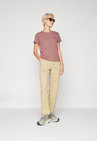 Patagonia LOGO RESPONSIBILI-TEE - Marškinėliai su spaudiniu - dulse mauve