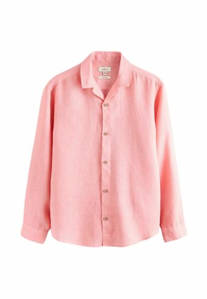 Langärmliges, rosa Leinenhemd mit Knöpfen, Camp-Kragen und braunen Knöpfen, flach auf einem weißen Hintergrund liegend.