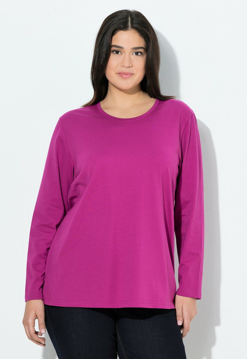 Langmouw, ronde hals top in levendig fuchsia, gemaakt van gladde katoenstof. Ontspannen pasvorm, met een eenvoudig ontwerp en zonder zichtbare patronen.
