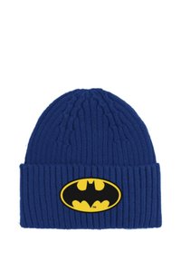 Beanie lavorata a maglia blu con una patch del logo di Batman nero e giallo sul davanti, caratterizzata da un design a coste testurizzato.