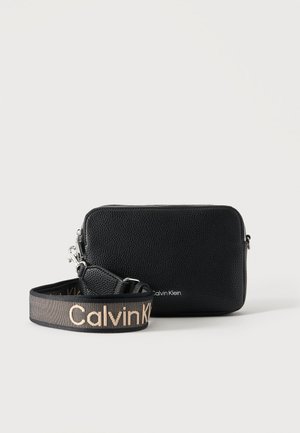 Calvin Klein, WEBBING STRAP CAMERA - Sac bandoulière - black