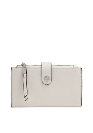 Portfel skórzany w kremowym kolorze z zapinaną na suwak kieszonką na górze, paskiem zapinanym na zatrzask oraz małym, okrągłym metalowym logo z przodu.