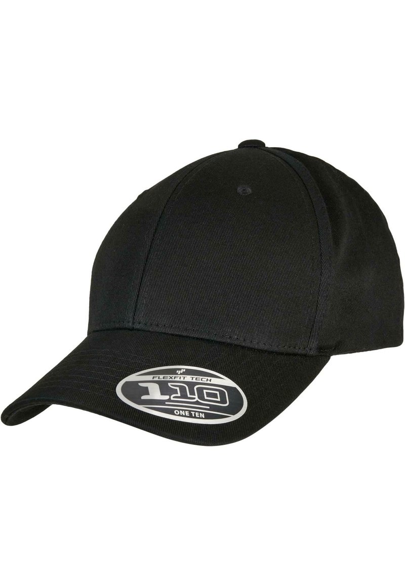 Căciulă de baseball neagră cu o coroană rotunjită și un vârf curbat, fabricată dintr-un material texturat; prezintă un eticheta Flexfit 110 pe față.
