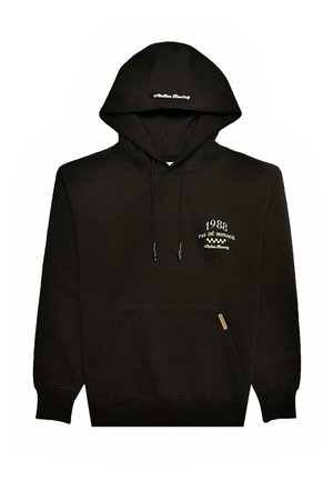 Czarna bluza z kapturem z przednią kieszenią kangurką, sznurkami do regulacji oraz haftowanym tekstem "1988 PAS DE MONACO" i "Atelier Racing" w kolorze złotym. Gładka faktura.
