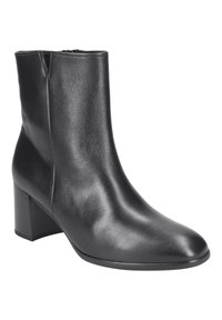 Černé kožené kotníkové boty s hladkou texturou, špičatou špičkou a blokovým podpatkem. Mají boční zip a minimalistický design.