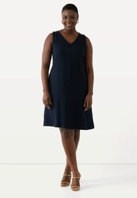 Marineblaue ärmellose Kleid mit V-Ausschnitt, strukturiertem Stoff und dekorativen Knöpfen an der Schulter. A-Linien-Silhouette, knielang.