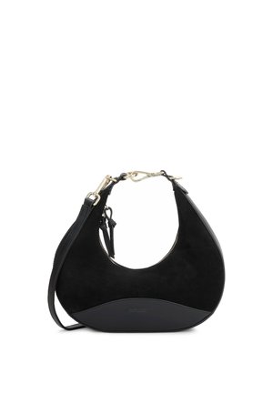 Sac à main noir en forme de croissant avec des textures en daim et cuir, des ferrures dorées et une bandoulière amovible.