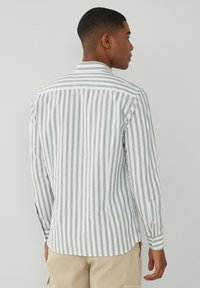 Hackett London MEL BOLD STRIPE - Košeľa - green white