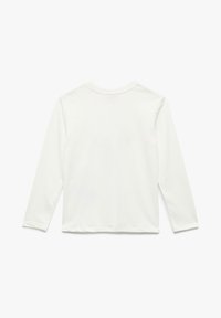 Langærmet hvid bomuldsbluse med en klassisk rund halsudskæring, glat tekstur og et enkelt design uden mønstre eller dekorationer.