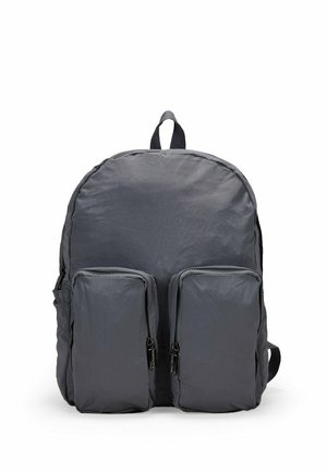 CON DOS BOLSILLOS - Mochila - gris